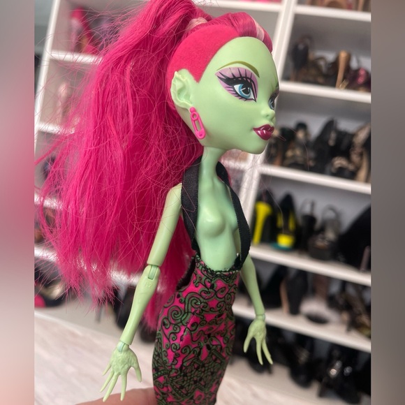 [SOLD] Jinafire Long Venus McFlytrap Fierce Rockers 2 Dolls - Picture 9 of 15